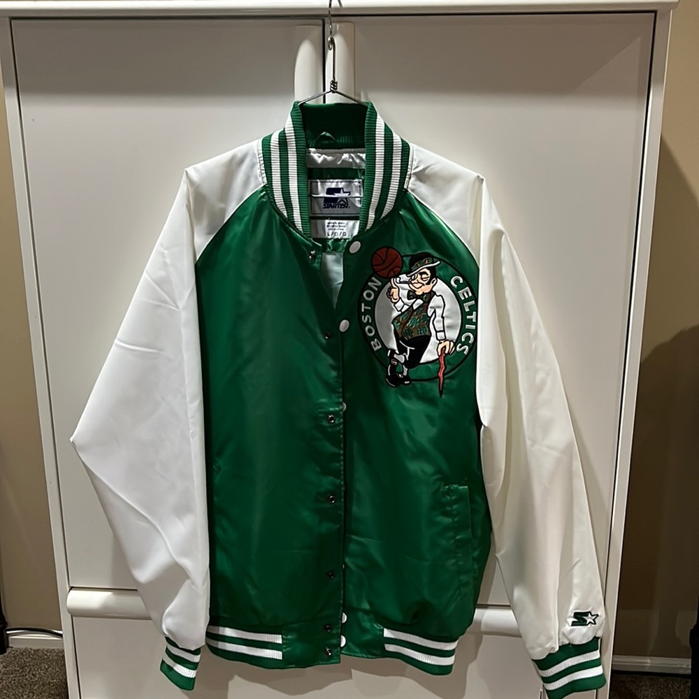 Boston Celtics Starter Mens Satin  Jacket Size Large white and green